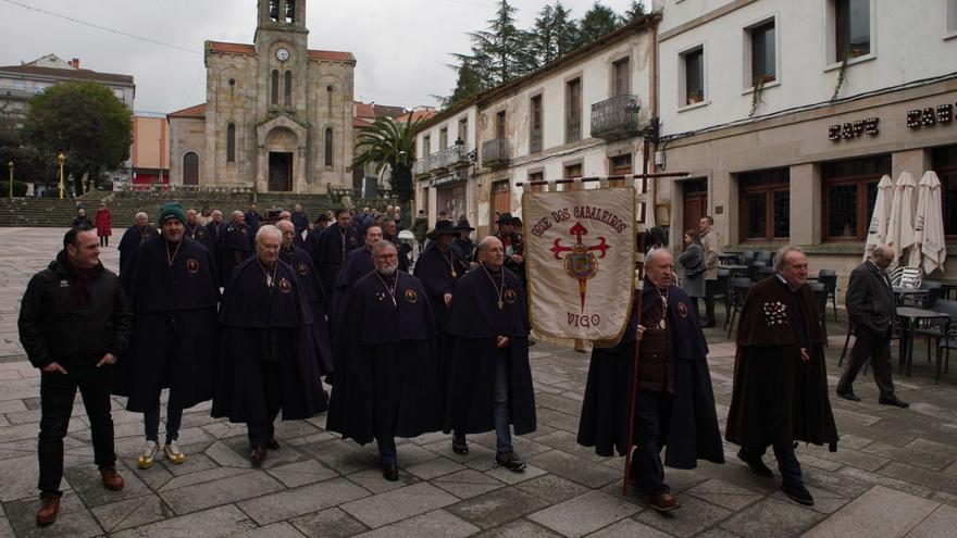Desfile da Orde dos Cabaleiros de Vigo cara o Quilómetro Cero de Lalín.   | // BERNABÉ