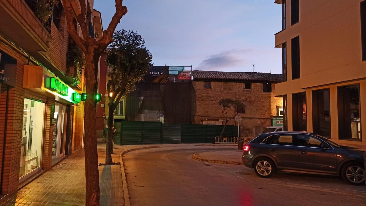 Así lucía este viernes la derruida fachada de la judería de Huesca, perteneciente al edificio civil más antiguo de Huesca.