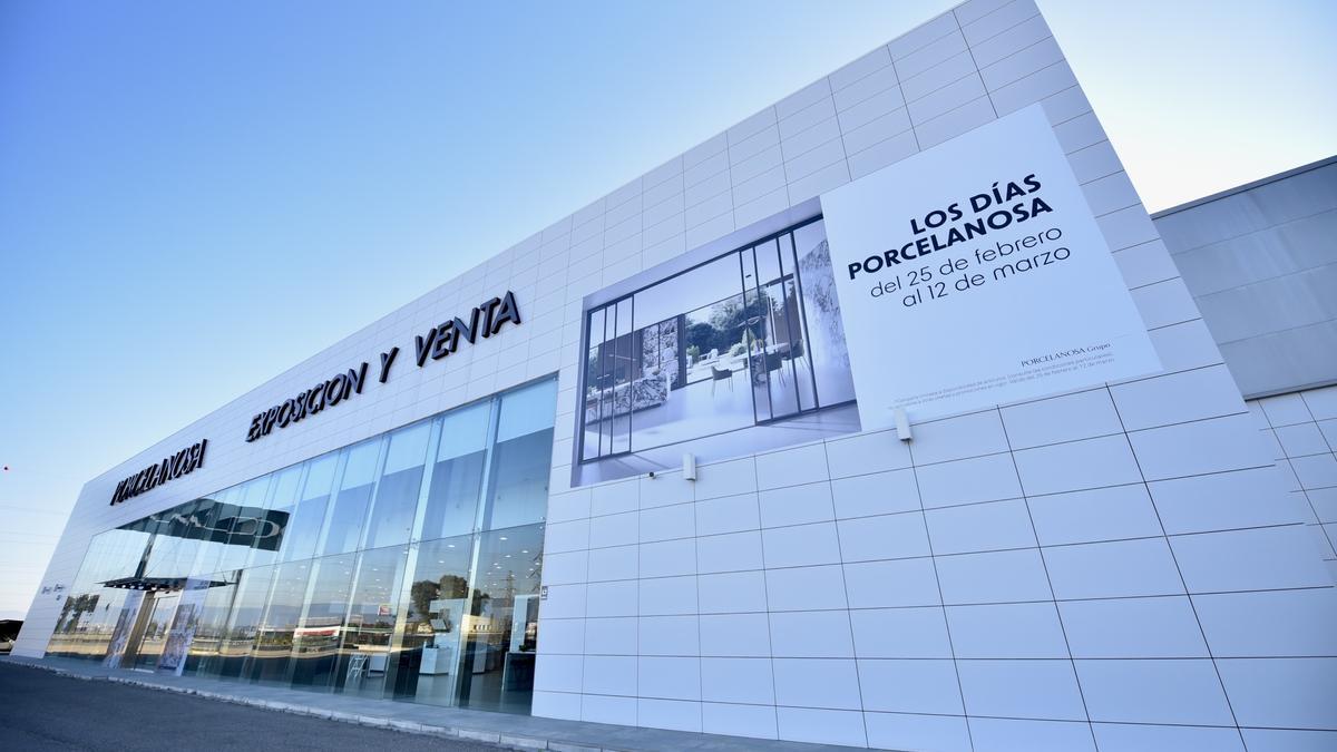 Fachada de las instalaciones de Porcelanosa en Córdoba