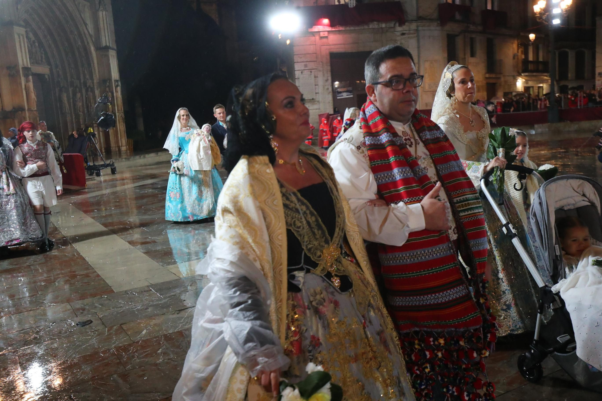 Búscate en el primer día de ofrenda por la calle de la Paz (entre las 19:00 a las 20:00 horas)