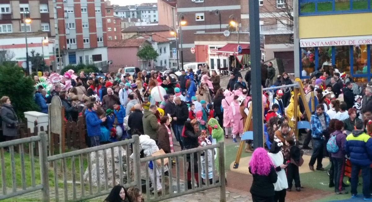 Dos imágenes de la pasada edición del Antroxu de Corvera. | | CEDIDAS A LNE