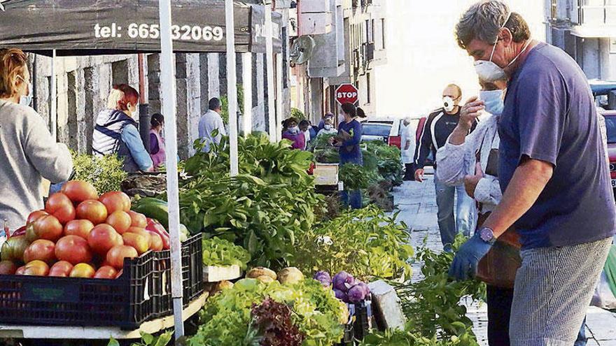 A feira da Cañiza reanudada o pasado mércores. // A. Hernández