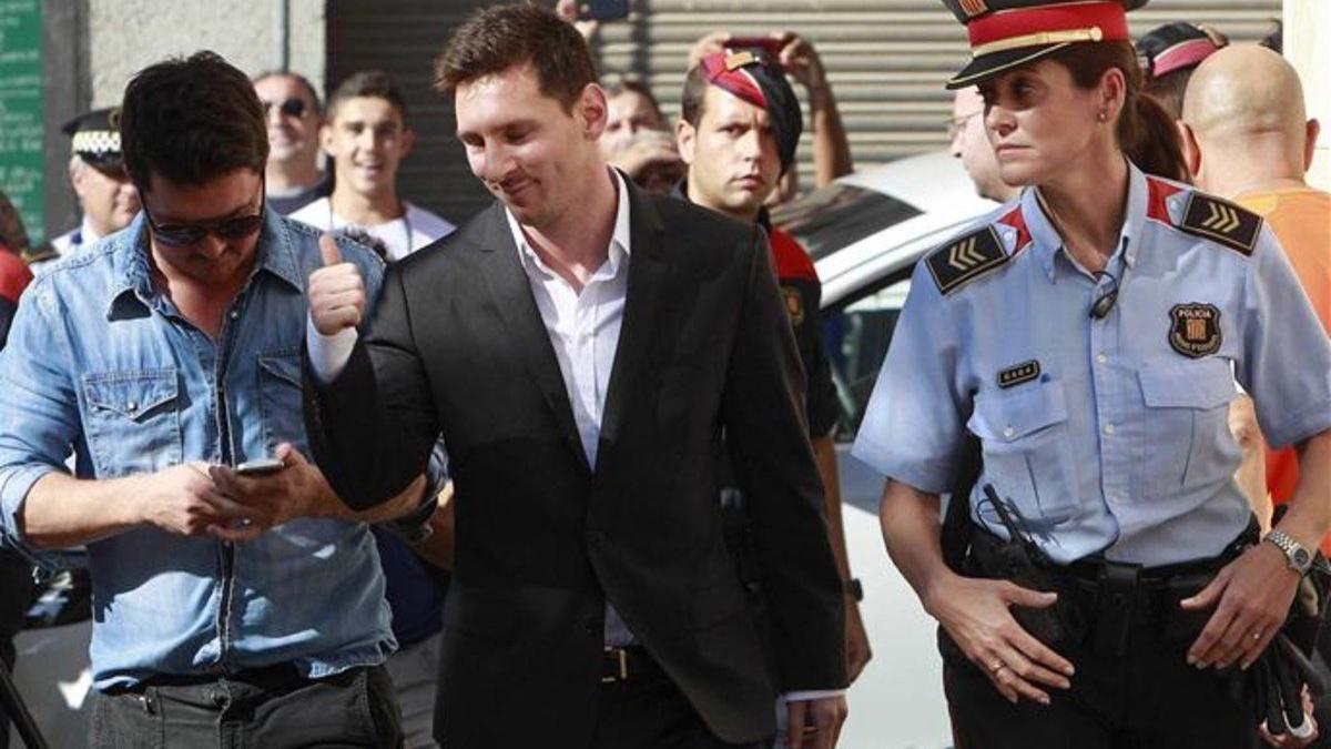 Messi, tras declarar en los juzgados de Gavà, en 2013