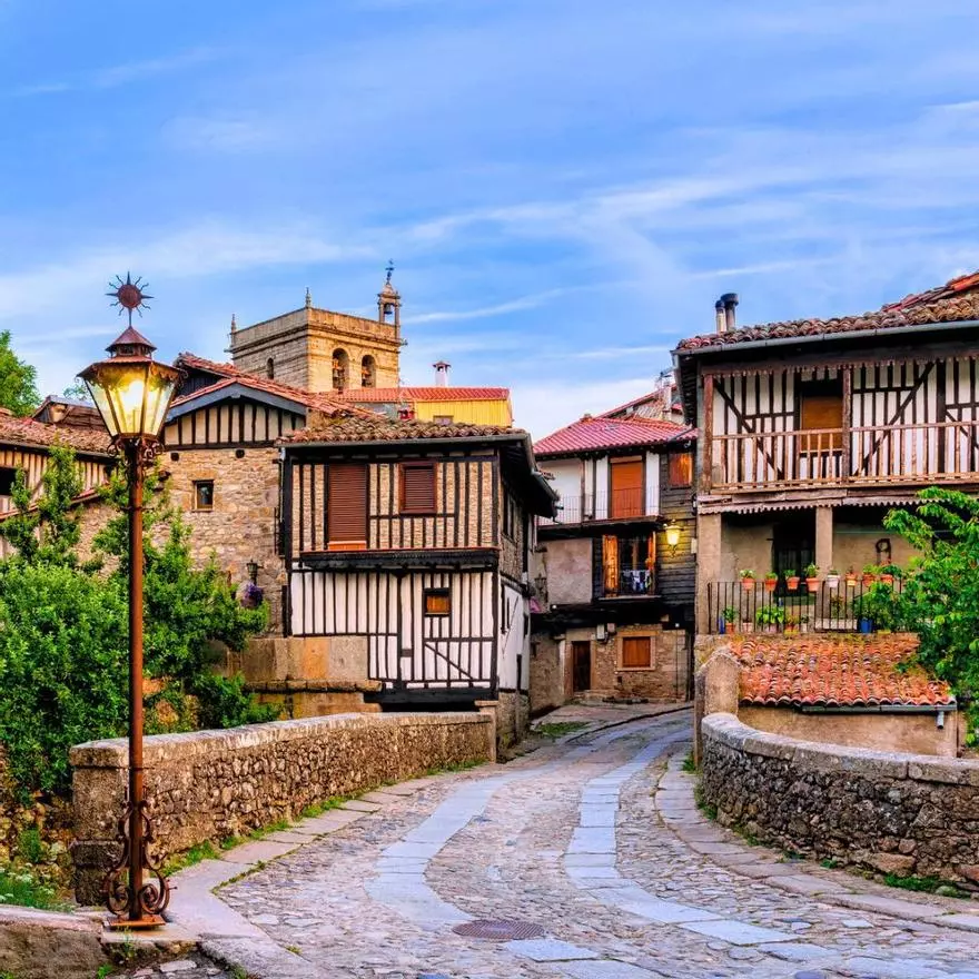 Este municipio de Salamanca a 90 minutos de Madrid tiene una piscina natural de agua cristalina impresionante