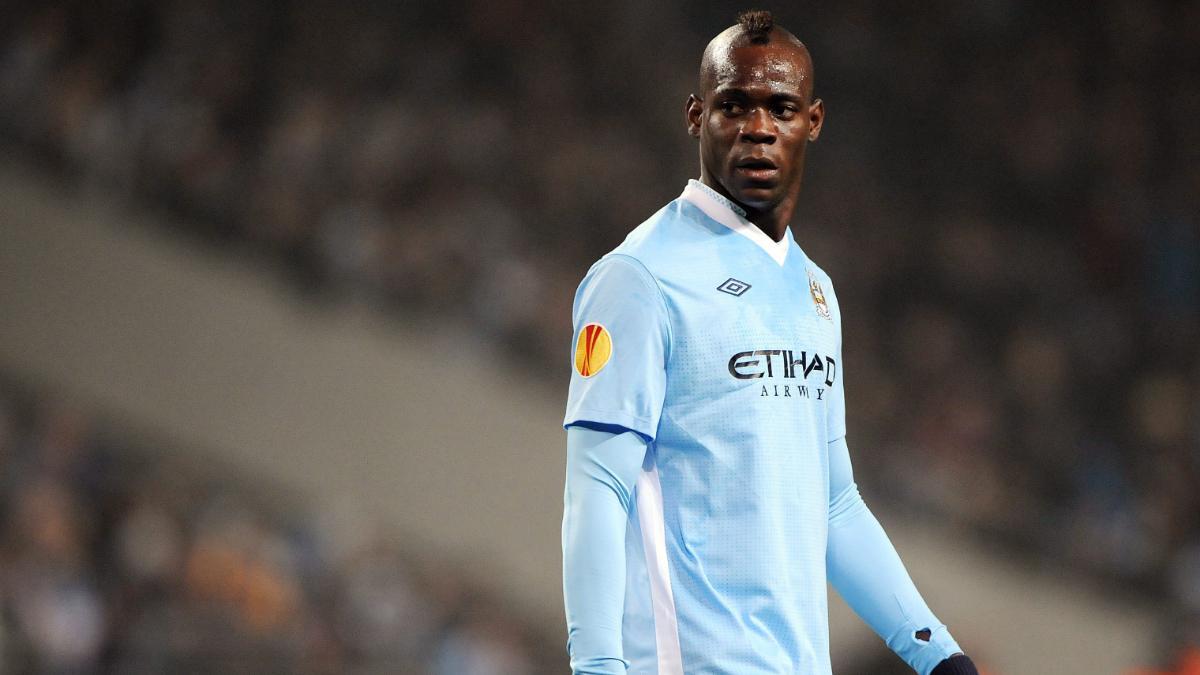 Mario Balotelli durante el partido ante el Sporting en Portugal (2012)