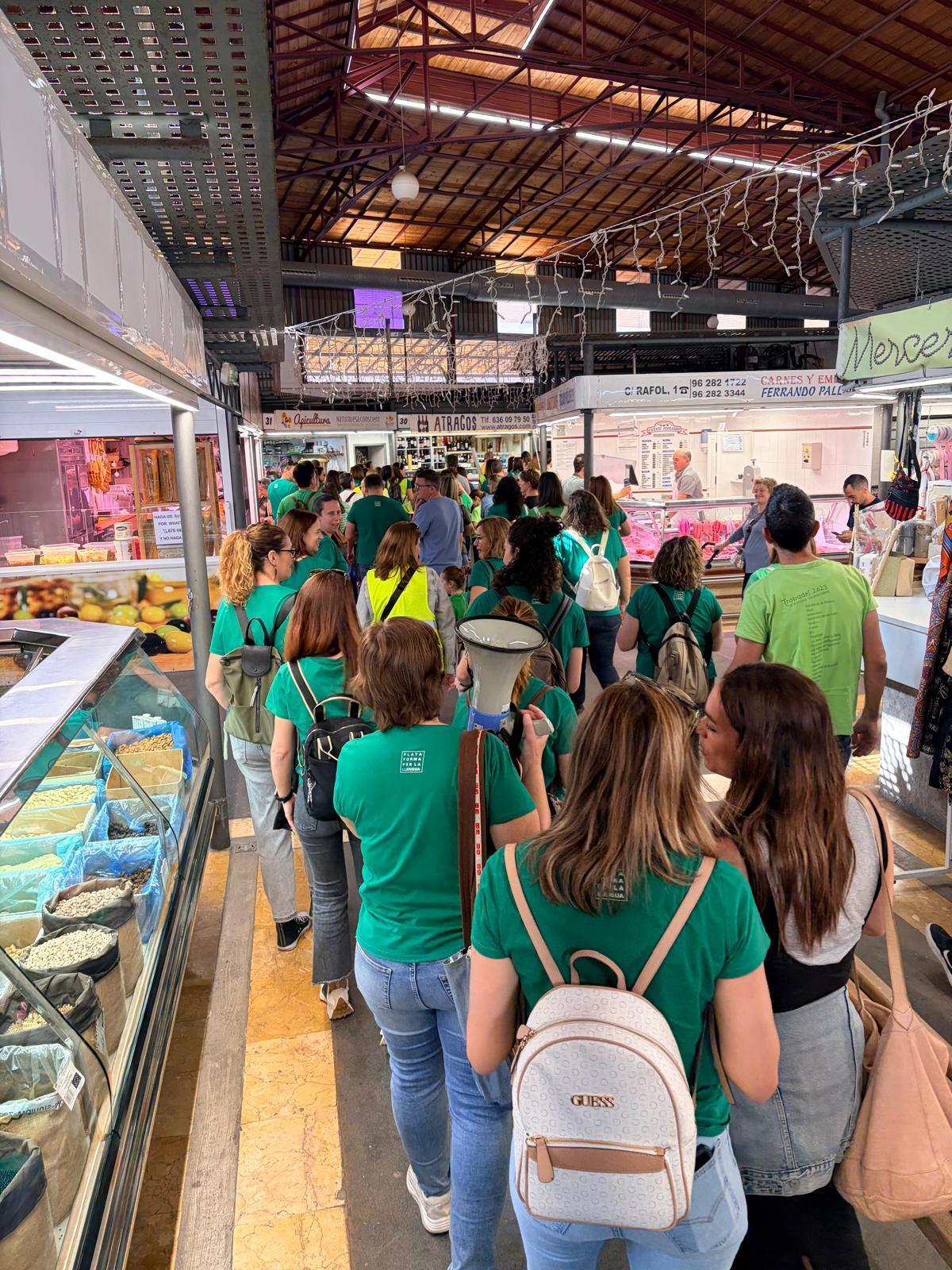 Los docentes de Tavernes de la Valldigna toman las calles