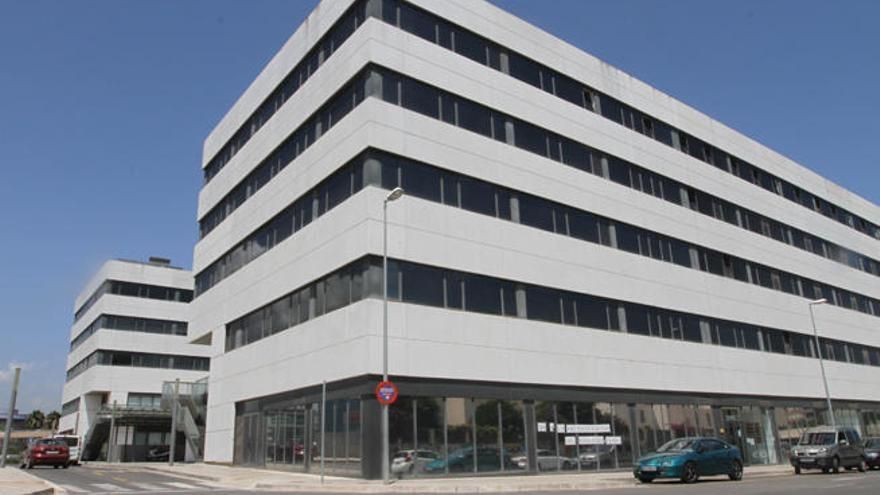 El edificio del CETIS donde se trasladará la Escola d’Adults.