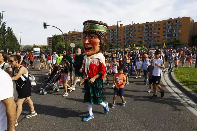 Fiestas del Valdespartera, en imágenes: así ha sido el divertido pasacalles de este jueves