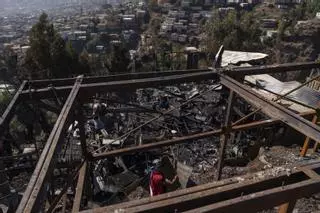 Detenido un bombero voluntario por el megaincendio de Valparaíso (Chile) que dejó 130 muertos y 16.000 damnificados