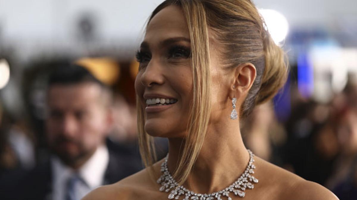 Jennifer Lopez, con moño bajo