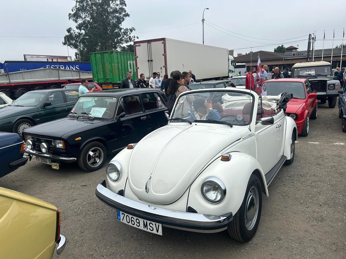 Joyas sobre ruedas: más de 140 vehículos históricos se dan cita en Padrón Joyas sobre ruedas: más de 140 vehículos históricos se dan cita en Padrón