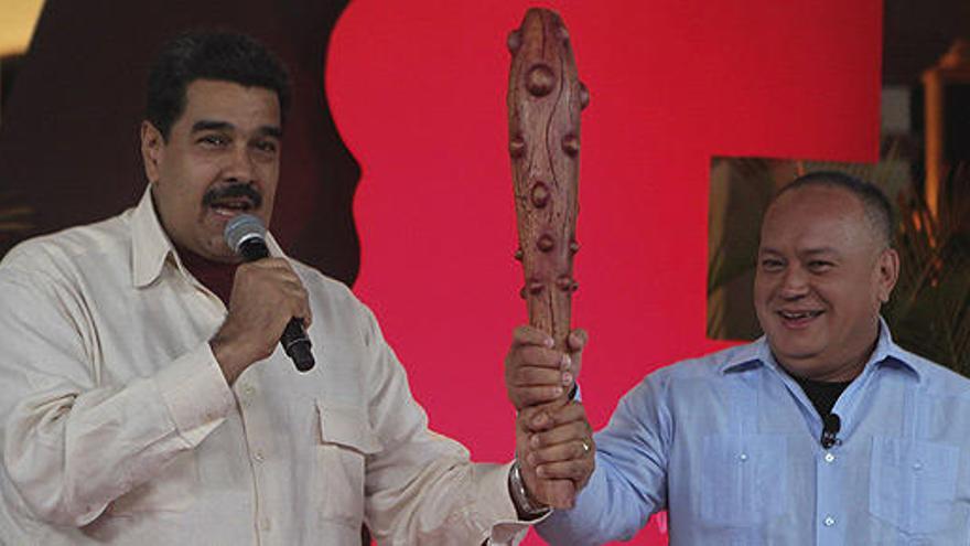 Nicolás Maduro y Diosdado Cabello, en la televisión.
