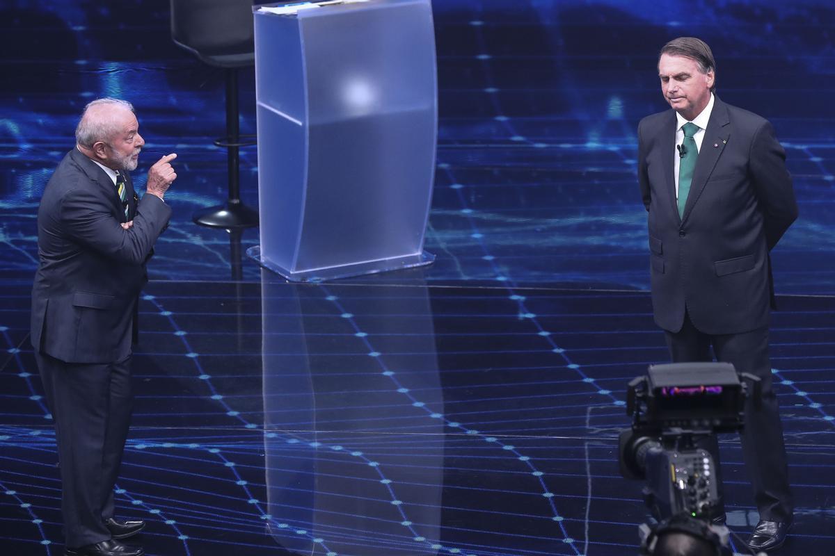 Salten espurnes entre Lula i Bolsonaro en el seu primer debat cara a cara en la segona volta Salten espurnes entre Lula i Bolsonaro en el seu primer debat cara a cara en la segona volta