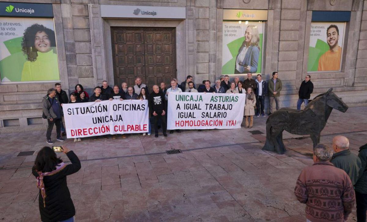 La nueva cúpula de Unicaja "debuta" en Asturias