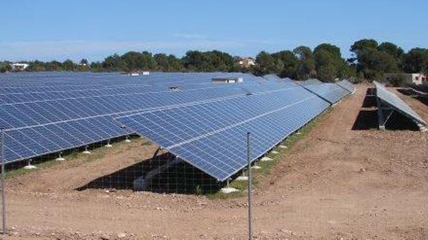 Parte del parque fotovoltaico de Cala Saona, en Formentera, el único de las Pitiüses.