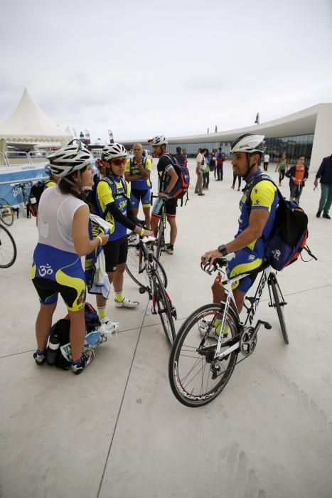 Los participantes en el Mundial de Duatlón toman Avilés