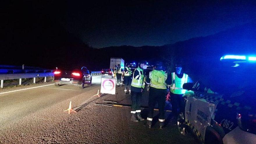 Muere un guardia civil de tráfico y tres compañeros resultan heridos al ser arrollados en un control