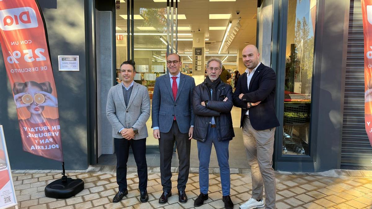 Inauguración del nuevo supermercado en la calle María Auxiliadora.