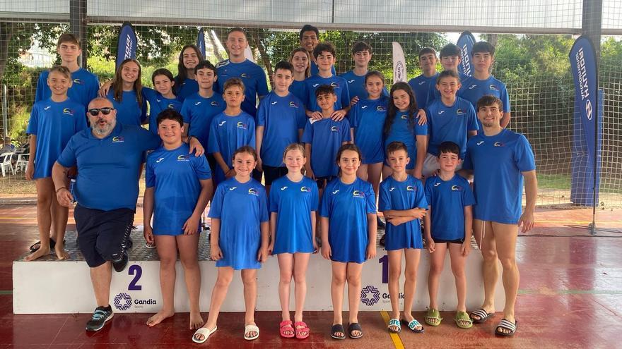 Nadadores del CN Xàtiva en el Open celebrado en Gandia.