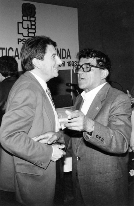 En 1993 junto a Paco Vázquez, alcalde de A Coruña, en una cumbre socialista en Baiona