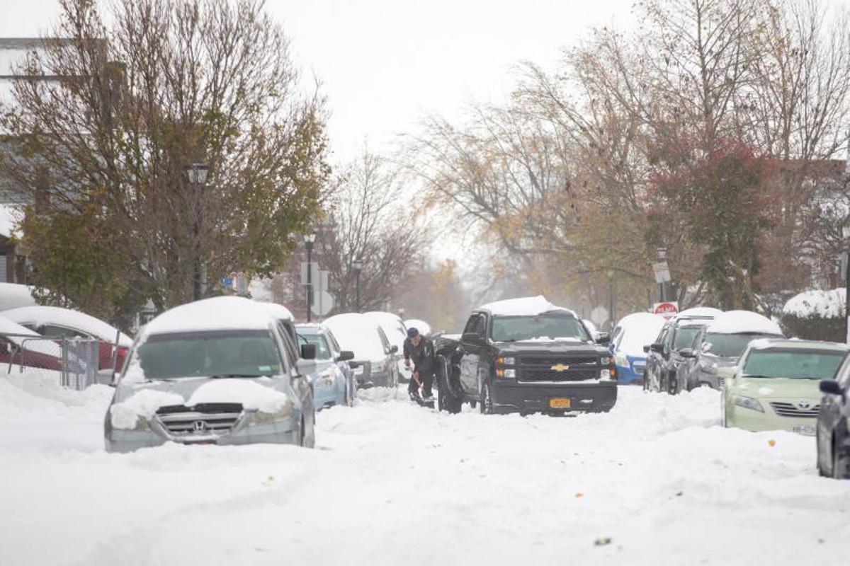 Una fuerte tormenta de nieve golpea Buffalo en Hamburgo, Nueva York, EE. UU