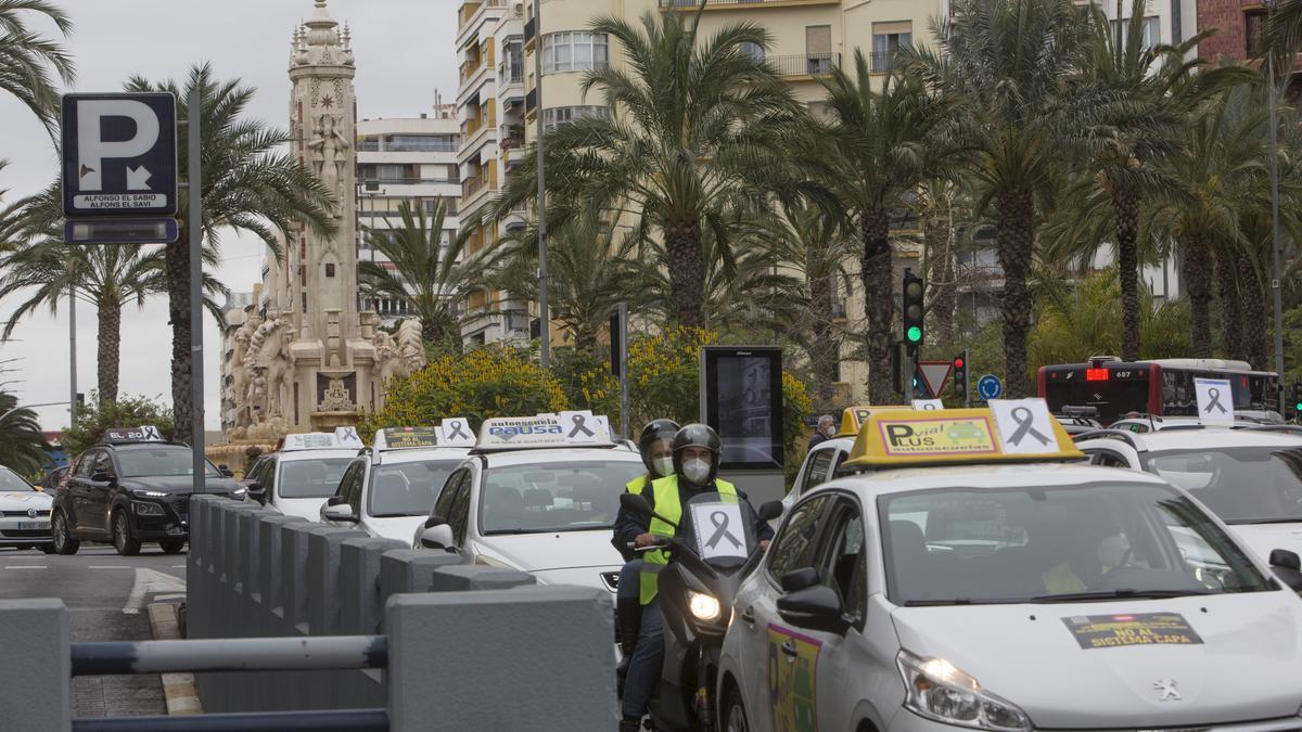 Protesta de las autoescuelas en Alicante