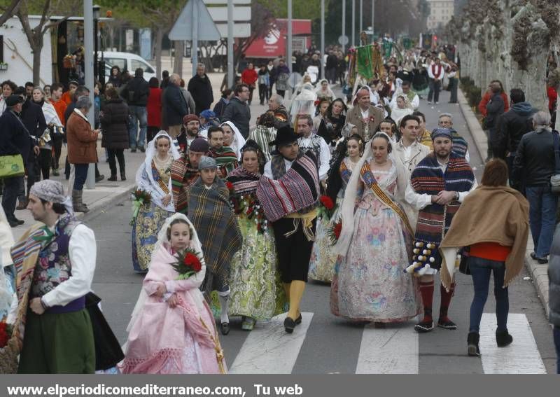 Galería de fotos --  La Ofrenda de Flores pudo con el frío y el viento