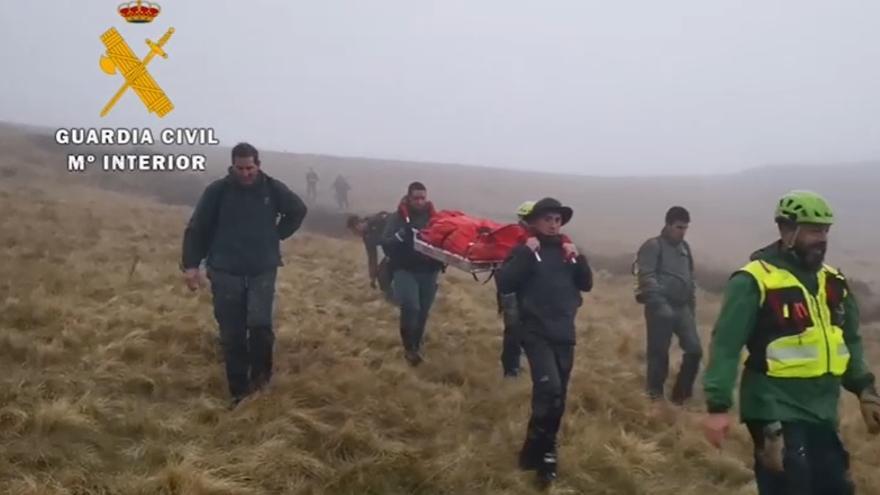 VÍDEO | La dura travesía de la Guardia Civil para rescatar al piloto en Sanabria