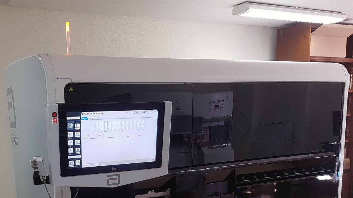 El robot que hace 800 pruebas PCR al día ya está funcionando en Salamanca