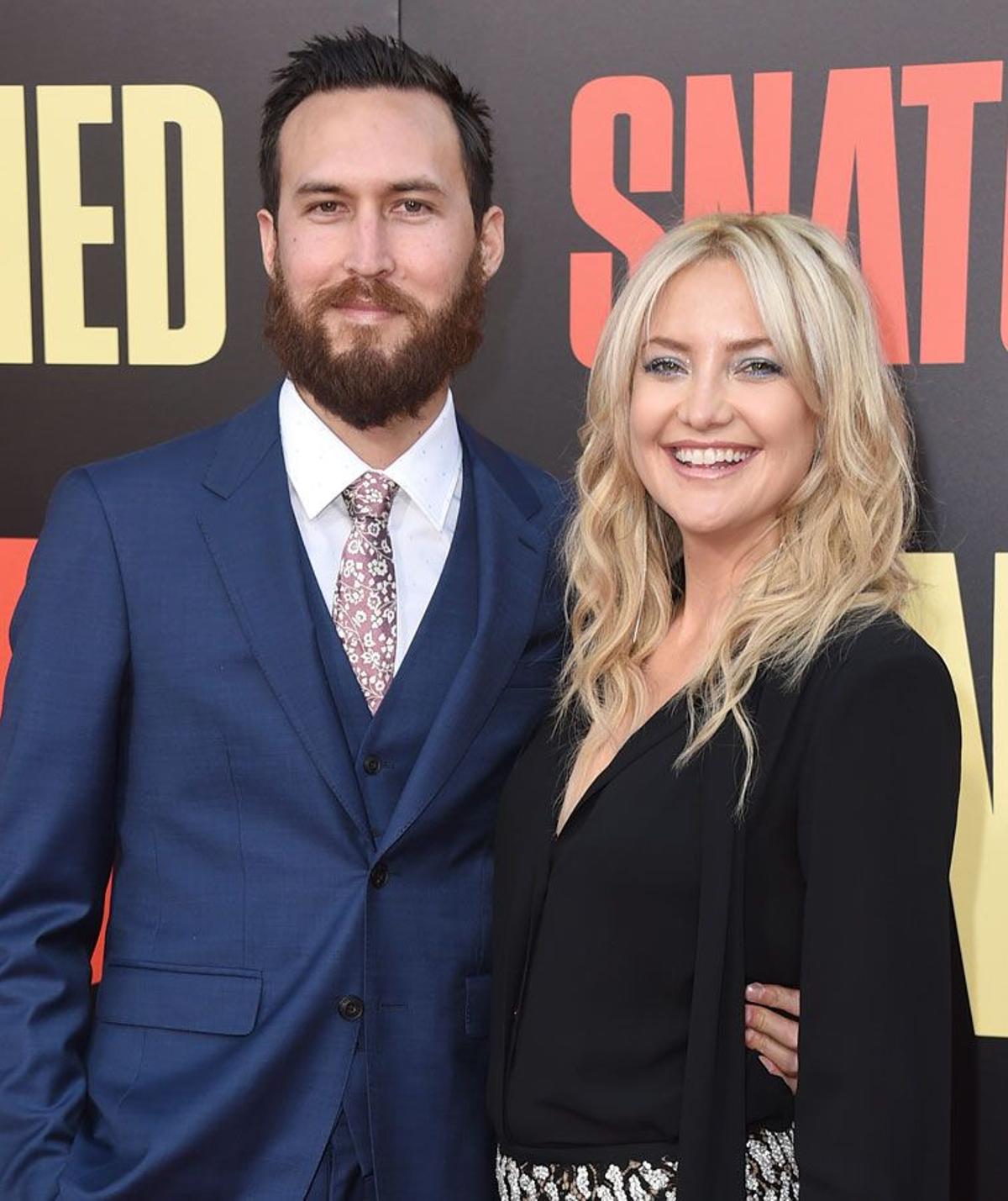 Kate Hudson en el estreno de 'Snatched' junto a Danny Fujikawa