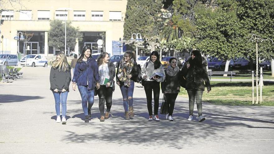 La universidad reconoce el poco atractivo de su oferta de másteres