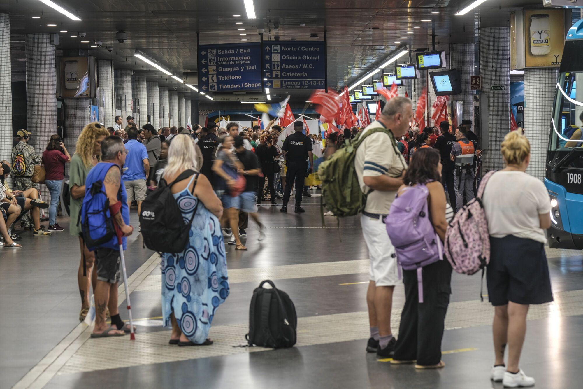 Primera jornada de huelga de los guagüeros del transporte interurbano en Gran Canaria