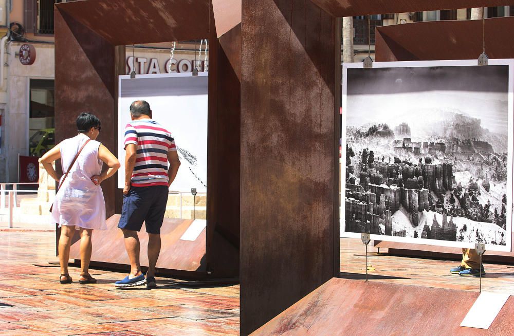 Exposición 'Sebastião Salgado. Génesis' en la plaza de la Constitución