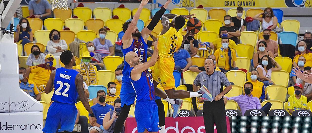 Imagen del choque Gran Canaria-Barça del miércoles pasado, en el que se permitía solo un 40% del aforo en el Arena. | | ANDRÉS CRUZ