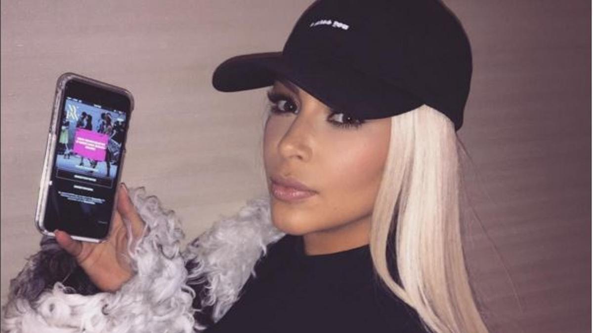 Kim Kardashian convierte en tendencia el 'black bandeau'