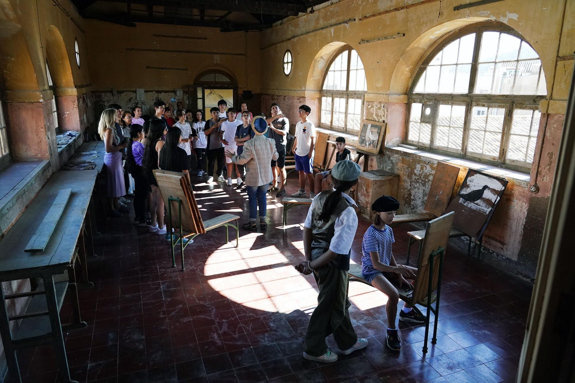 Visita guiada de los alumnos del Colegio Prácticas nº1 para dar a conocer la riqueza del edificio