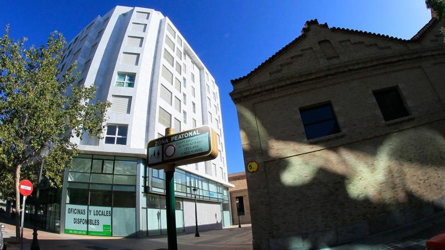 Solar y edificio que se construyó sobre los edificios derribados del conjunto arquitectónico del antiguo edificio de Tabacalera.