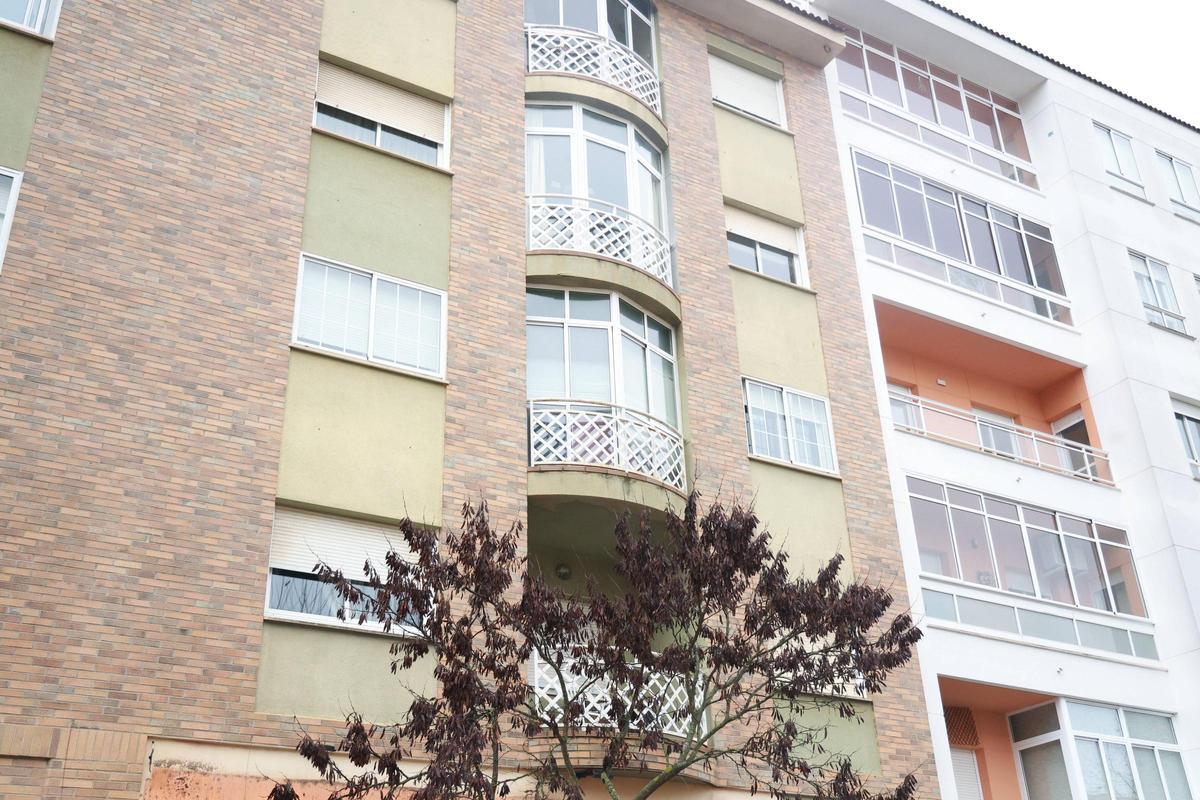 Conmoción en la avenida de París de Cáceres por la muerte de un joven