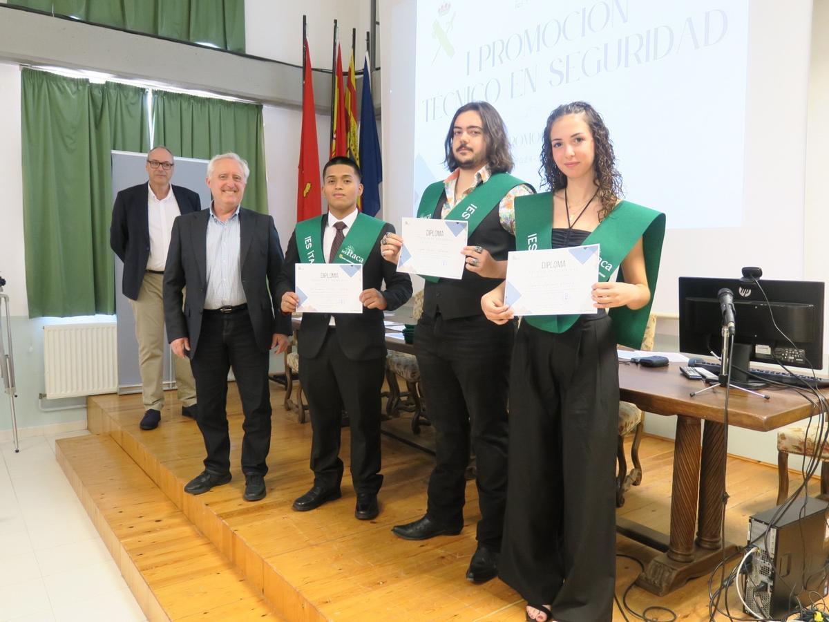 El IES Ítaca de Zaragoza de celebra la graduación de la primera promoción en Aragón del Grado Medio de Técnico en Seguridad