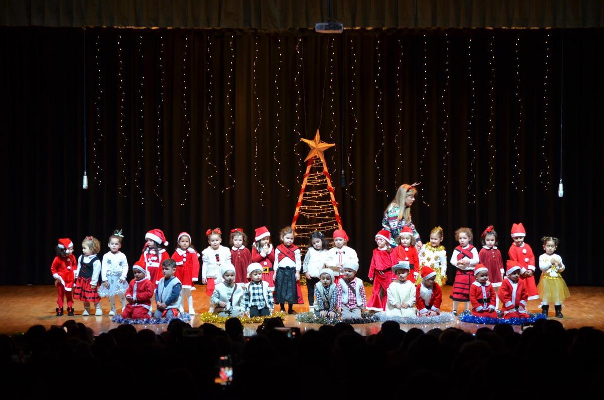 El colegio San Vicente de Paúl celebra la Navidad con teatro y villancicos