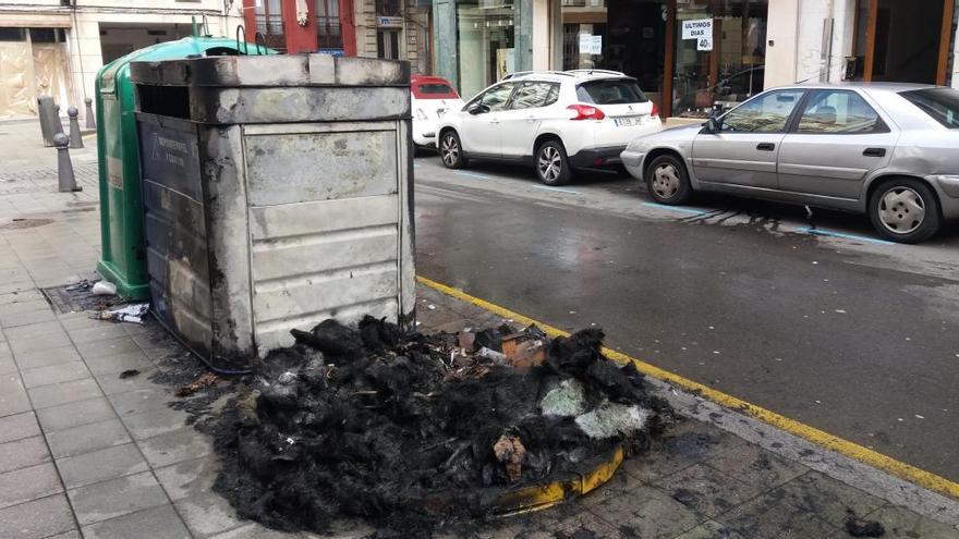 La quema de otro contenedor en la calle La Muralla