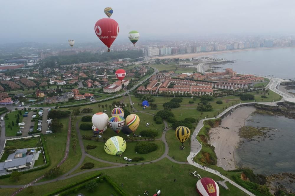 La vistas de Gijón desde la regata del festival de globos aerostáticos de 2017.