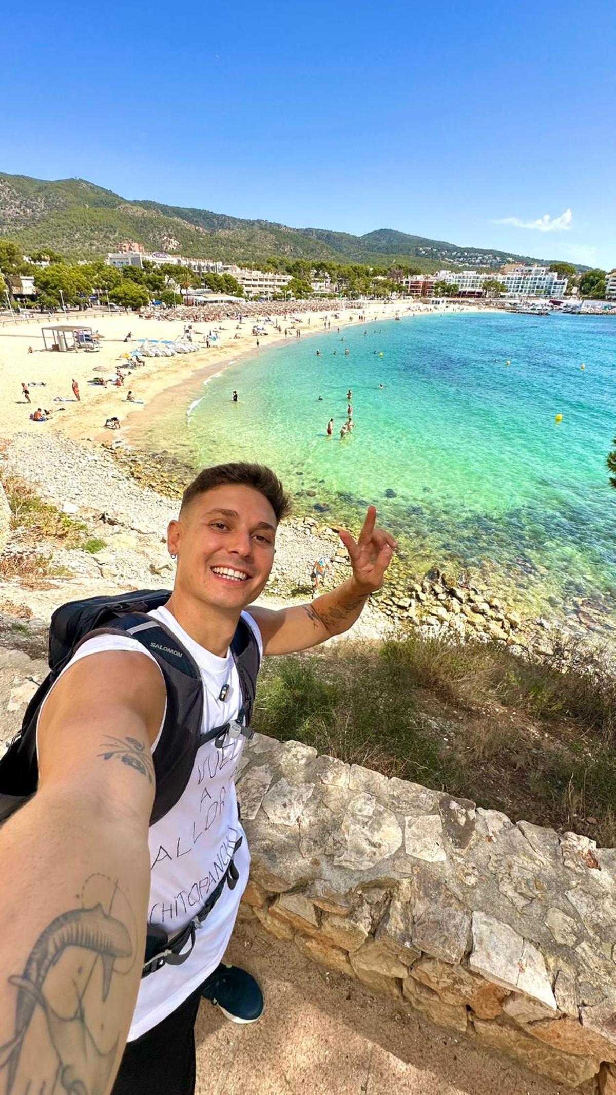 FOTOS | Franco Listorti completa la meitat del repte de fer la volta a Mallorca caminant: «Cada dia costa més aixecar-se»