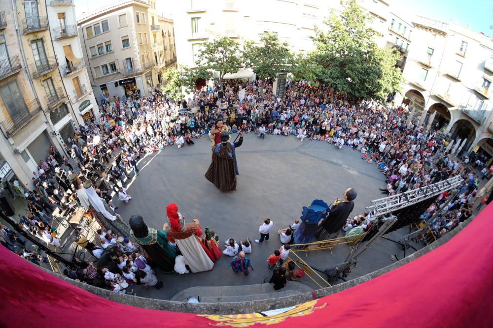 Plantada i cercavila de Gegants, capgrossos i altres figures de la ciutat