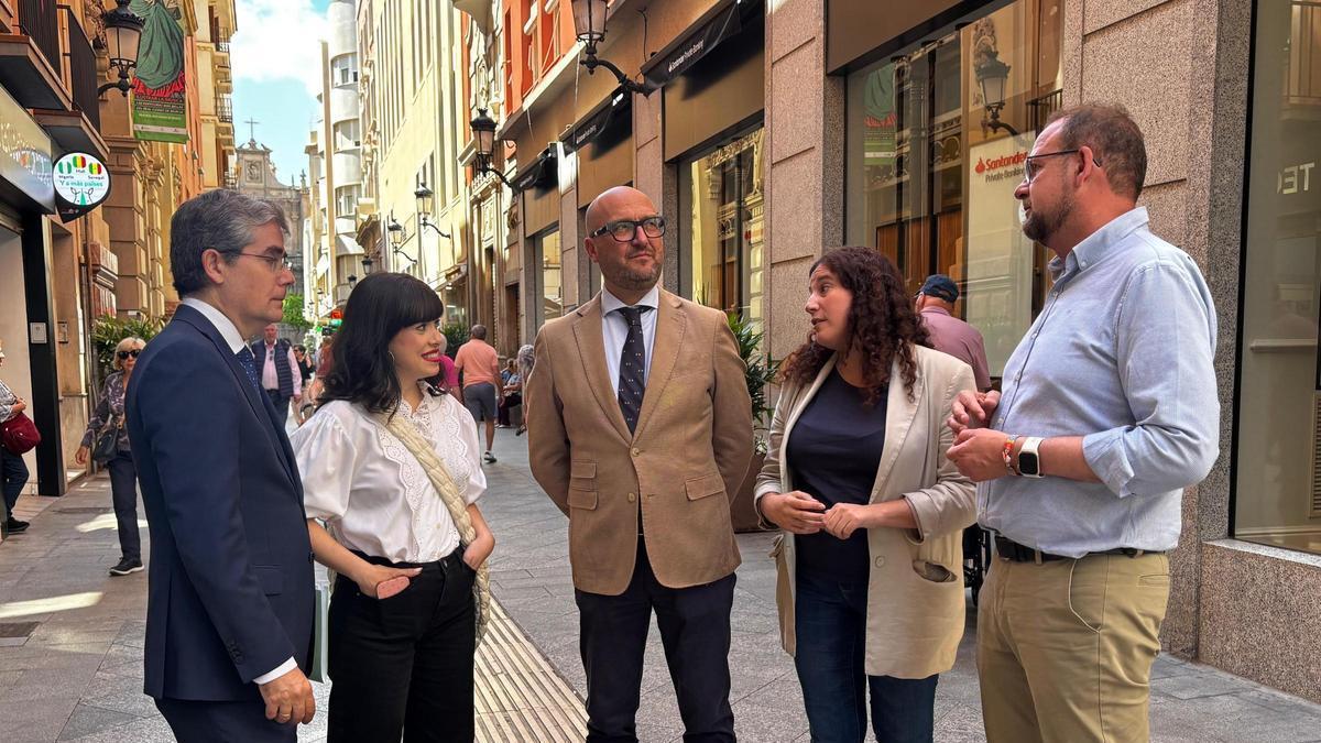 Visita técnica para la instalación de toldos de sombraje en el centro de Murcia.