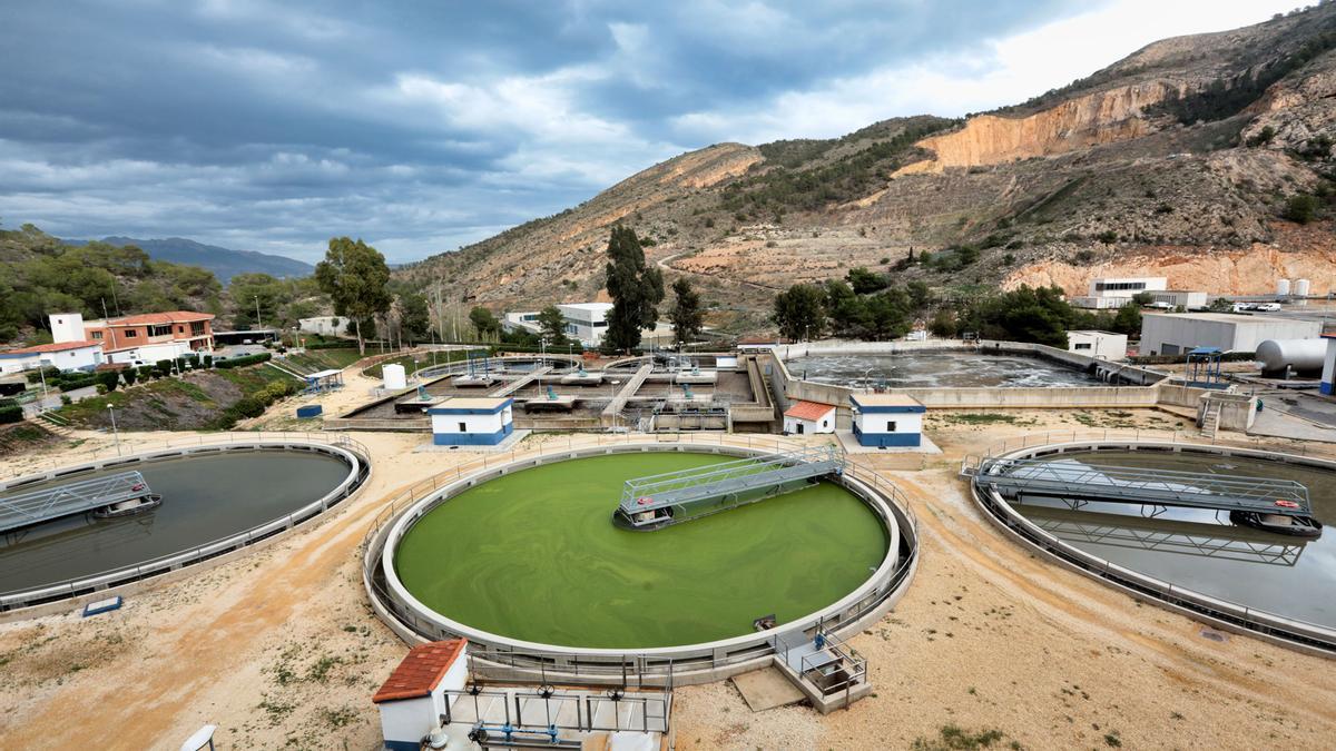 Estación Depuradora de Aguas Residuales de Benidorm, desde donde sale la conexión principal a la que se engancharán el resto de ramales.