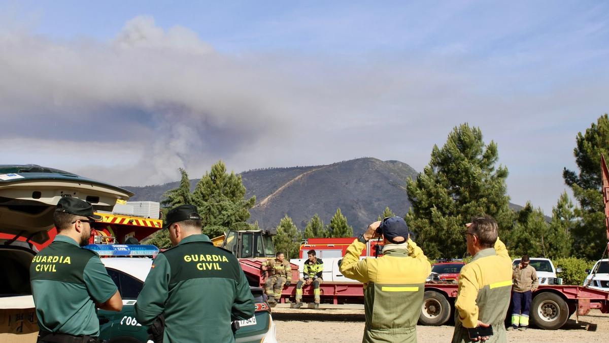 Efectivos desplazados para hacer frente al incendio de Las Hurdes y Gata.