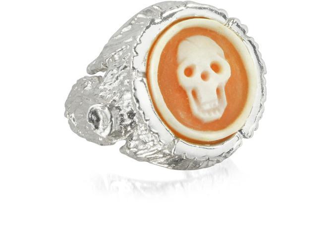 Anillo de plata con calavera, de Bernad Delettrez