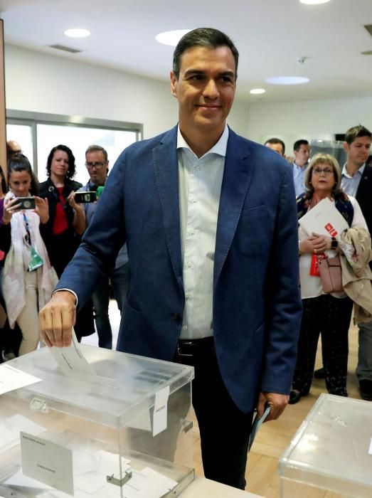 Pedro Sánchez vota en Pozuelo