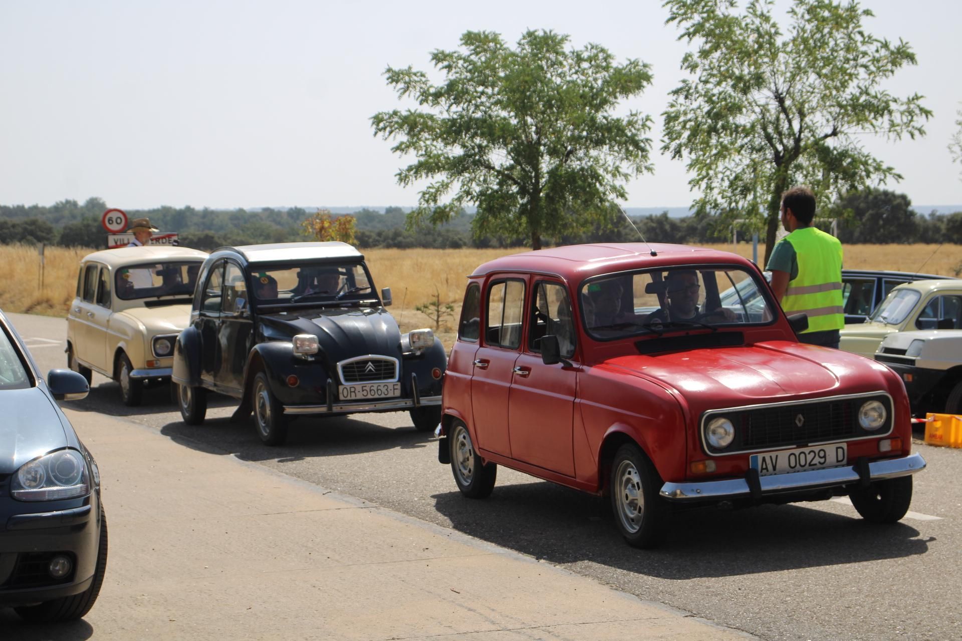 GALERÍA | Coches clásicos centenarios en Villalverde